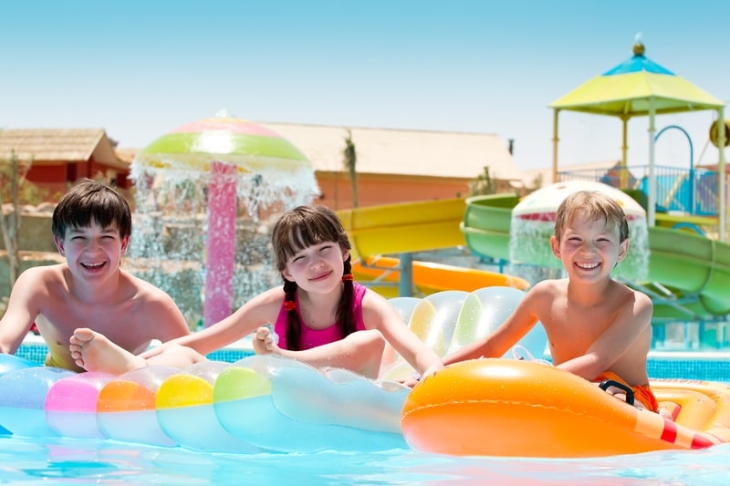 Kids at water park<br />
